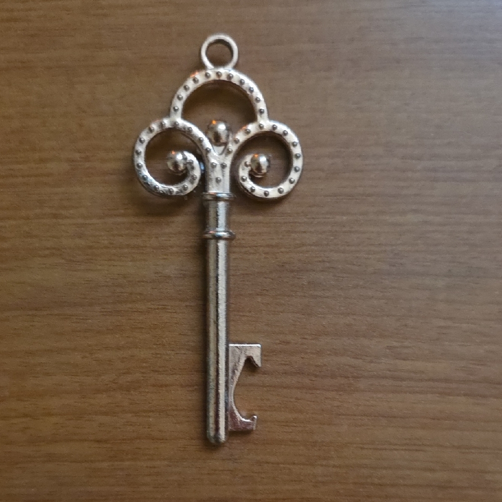 #37  Elegant Gold Key Holder